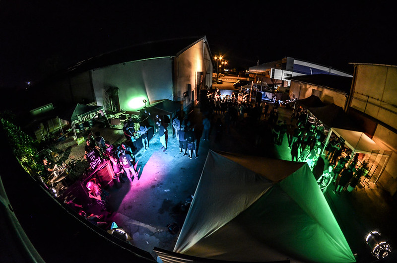 Soirée sur la terrasse de Kawati Studios